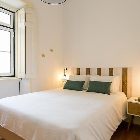 Lovelystay - Cozy 3Bdr Apartment In Estrela Lissabon Buitenkant foto