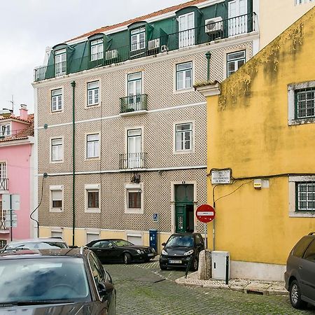 Lovelystay - Cozy 3Bdr Apartment In Estrela Lissabon Buitenkant foto