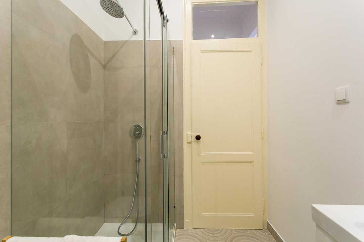 Lovelystay - Cozy 3Bdr Apartment In Estrela Lissabon Buitenkant foto