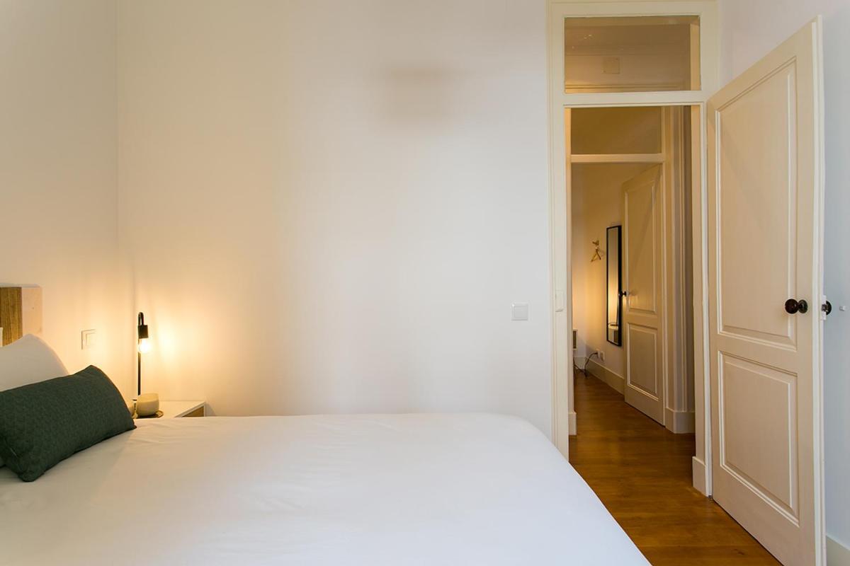 Lovelystay - Cozy 3Bdr Apartment In Estrela Lissabon Buitenkant foto