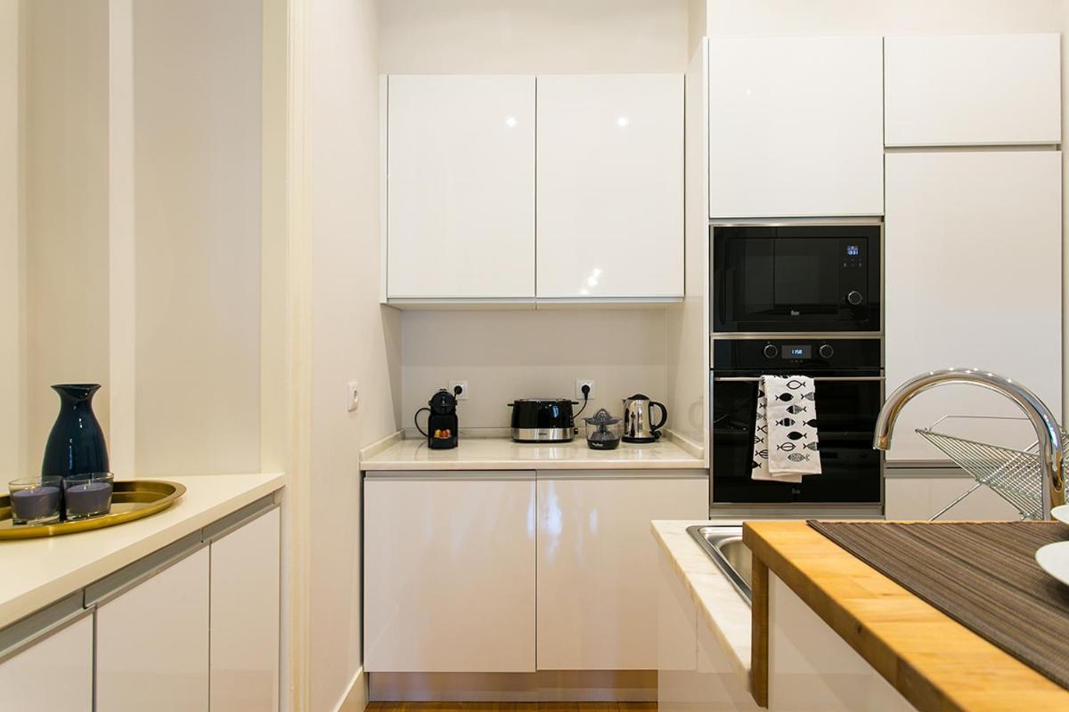 Lovelystay - Cozy 3Bdr Apartment In Estrela Lissabon Buitenkant foto