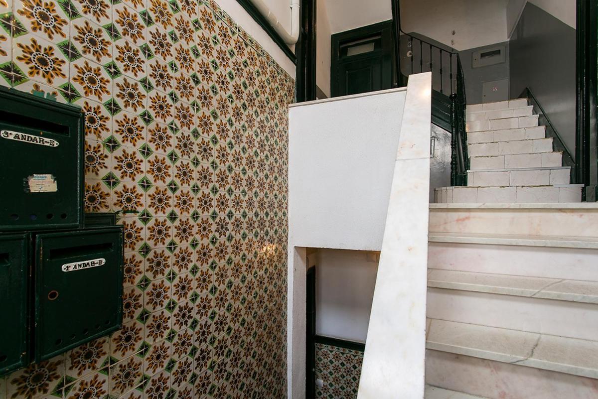 Lovelystay - Cozy 3Bdr Apartment In Estrela Lissabon Buitenkant foto