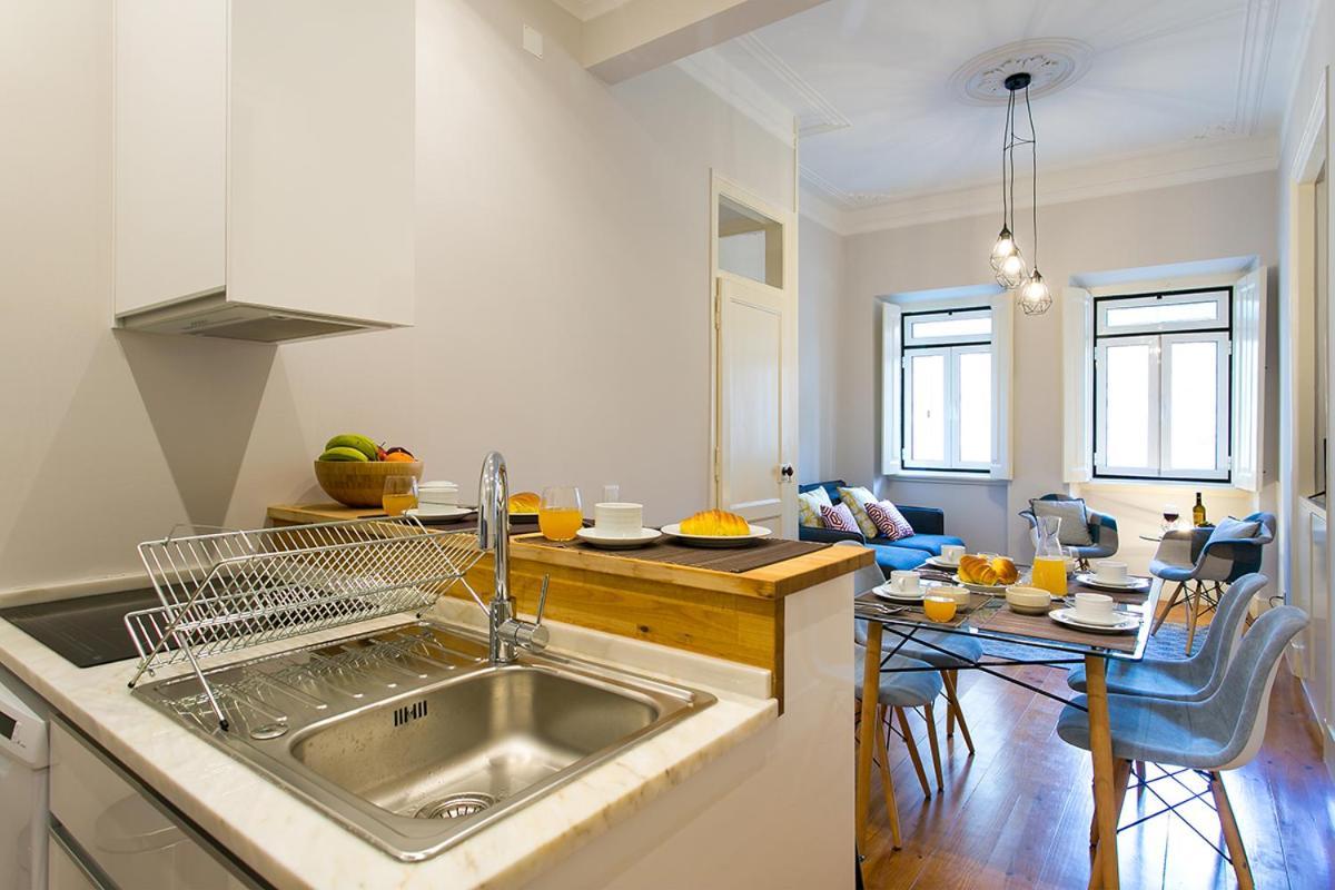 Lovelystay - Cozy 3Bdr Apartment In Estrela Lissabon Buitenkant foto