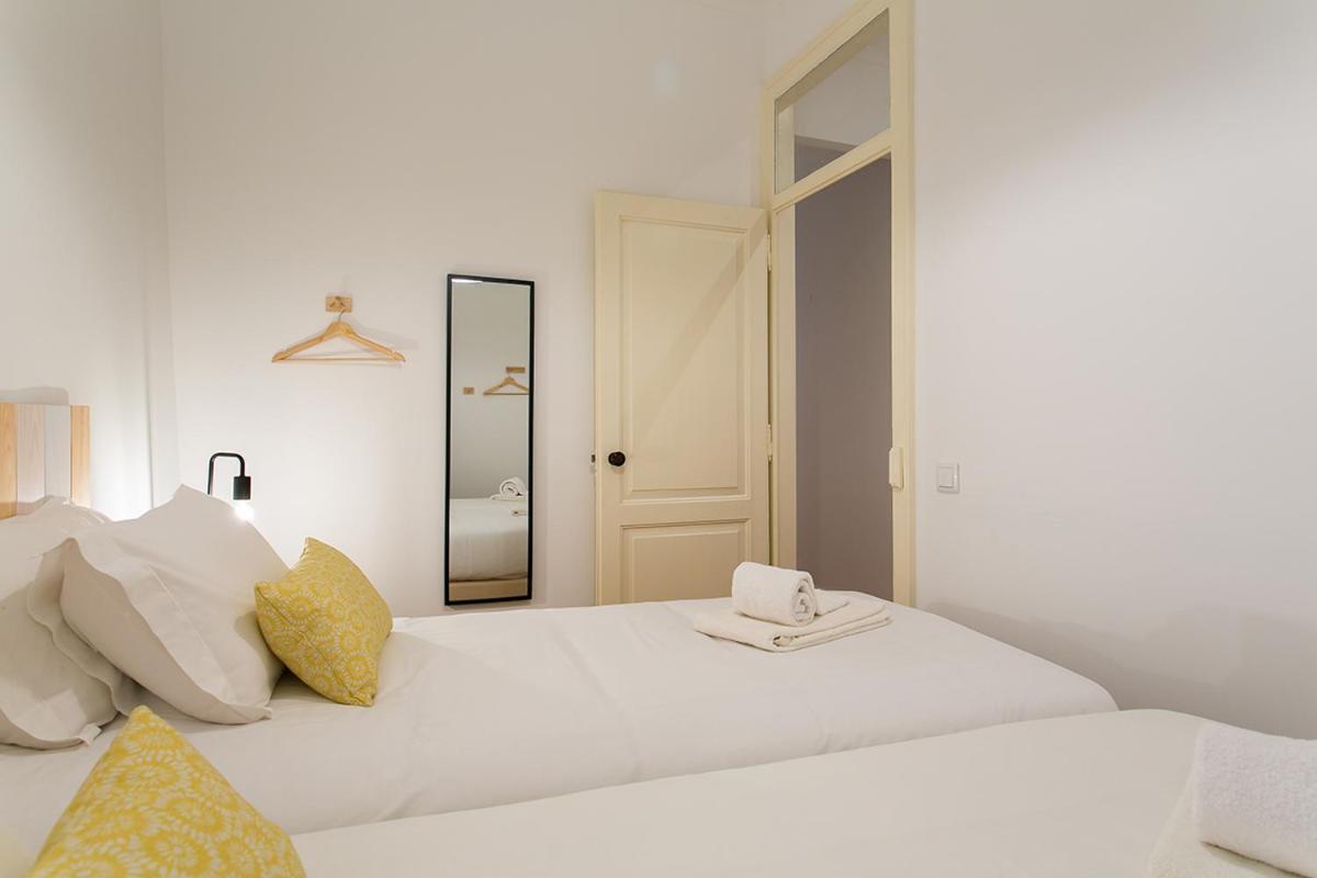 Lovelystay - Cozy 3Bdr Apartment In Estrela Lissabon Buitenkant foto