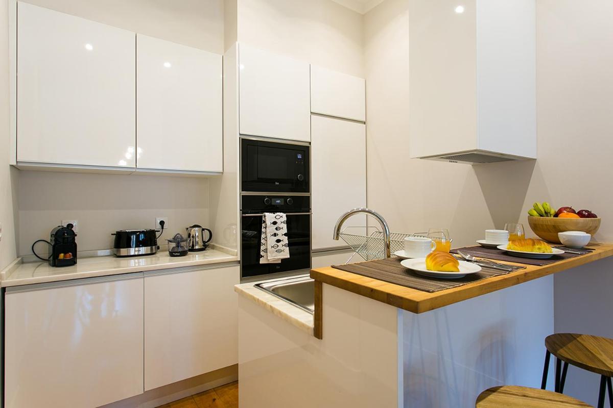 Lovelystay - Cozy 3Bdr Apartment In Estrela Lissabon Buitenkant foto