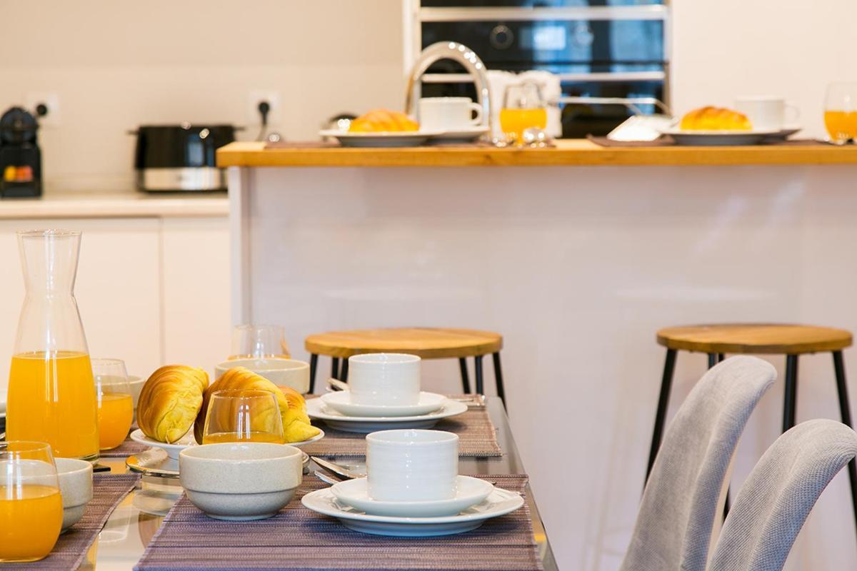 Lovelystay - Cozy 3Bdr Apartment In Estrela Lissabon Buitenkant foto