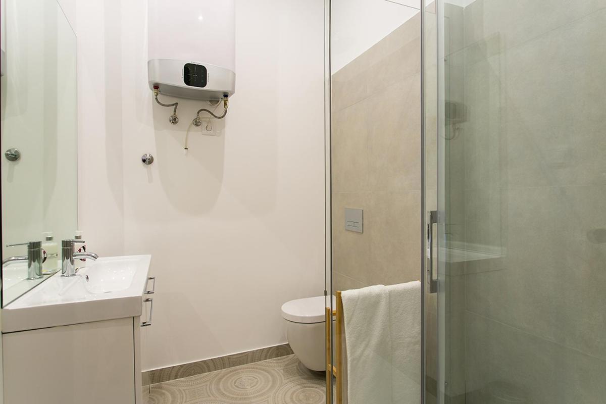 Lovelystay - Cozy 3Bdr Apartment In Estrela Lissabon Buitenkant foto